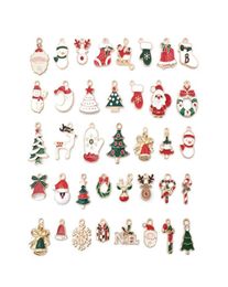 Mezcla 76pcs Lindos encantos de esmalte de Navidad Tono dorado Capasto de aceite Santa Clause Camiseta Candillero Pendientes de metal de snowman3737841