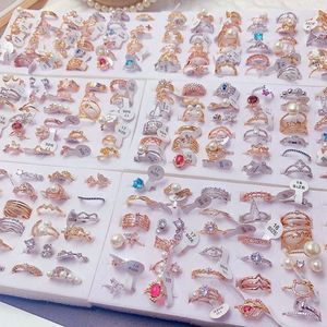 Lot de 100 anneaux de retenue de couleur plaqués or, en boîte, avec petits bracelets à anneaux ouverts frais et minimalistes pour femmes