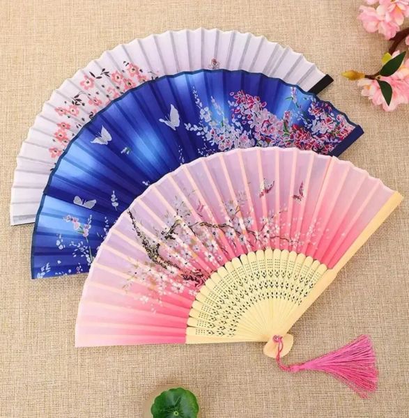 Mélangez la couleur de style chinois de style chinois ventilateurs de mains mariages imprimés fleur papillons en bois poignée de mariage accessoires de danse avec des glands fy5912 0423