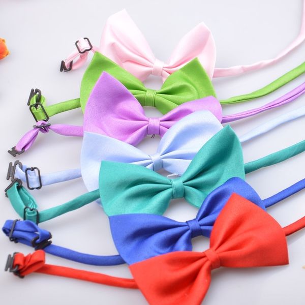 Mezcla de colores al por mayor 100 unids / lote Accesorios para el cuidado de mascotas Conejo Gato Perro Pajarita Ajustable Bowtie Multicolor Poliéster Algodón 201128