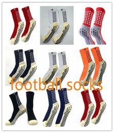 Mélangez la commande 20192021 s chaussettes de football de football non folie football trusox chaussettes Men039s de football de qualité calcitines de coton avec tr21714261425