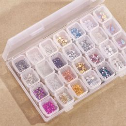 28 accesorios de uñas de cuadrícula mixtos Pearl Rivet Bola de acero Varilla Gold de lámina de plataforma de papel de papel plateado Joyero