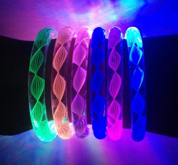 Couleur mixte nouveau Design Flash lumière bracelet LED Bracelets en acrylique plus de couleurs Bracelets fluorescents pour fête Bar Concert