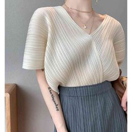 Miyake, camisa plisada estética de Corea, ropa de moda para mujer, camisa de gasa con cuello en V de verano de talla grande, top de manga de murciélago 210330