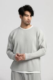 Miyake plissé à manches longues col rond T-shirt pour hommes mode japonaise Streetwear à manches longues plaine T-shirt haut décontracté 240307