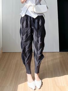 Miyake geplooide broek vrouwen elastische wiast zomer veelzijdige casual potlood broek stevige kleur vrouwelijke modebants 240422