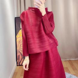 Miyake geplooide shirt met lange mouwtoppen losse rode elastische Turtleneck T-shirt Koreaanse mode esthetische kleding 240408