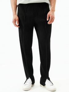 Pantalones de miyake pantalones de hendidura plisados negros británicos para hombre transpirable drapea casual todos los días 240326