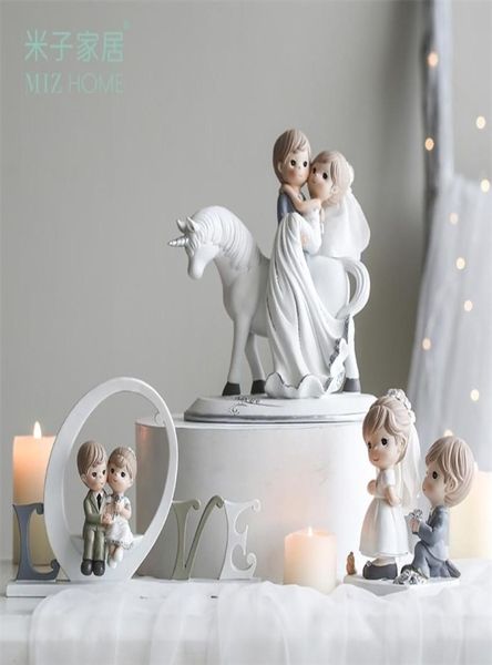 Miz décoration de mariage Couple Figure dessin animé Statue décor mariée marié gâteau Topper accessoires pour la maison boîte-cadeau T2007034325555
