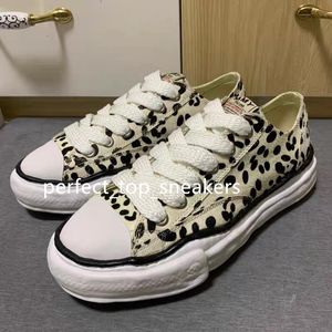 MMY Schoenen Canvas Schoenen Mode Wit Zwart Spot Casual Schoenen Heren Dames Platform Wave Sneakers Rubberen zool High Street Trainers Maison Mihara Yasuhiro maat 35-47