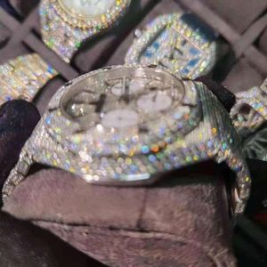 La personnalisation de la montre en diamant en pierre Mosang moissanite MNIM peut passer le tt de la montre étanche à mouvement mécanique automatique pour hommes1QU6X14BKFWY