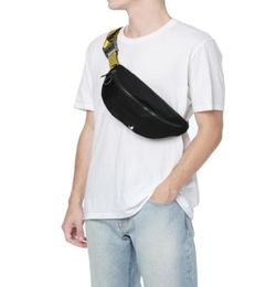 Package de téléphonie mobile Marque mini-hommes au large du sac à poitrine jaune 2021SS Belon à épaule blanche High White Bag Skateboard Satch9200014