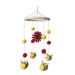 Mobiles Zonnebloem Bee Hangende Decoratie Wind Tuigschoen Baby Ratell Crib Mobiel speelgoed Bed Bell hanger kinderkamer kinderdagverblijf Huis 230411