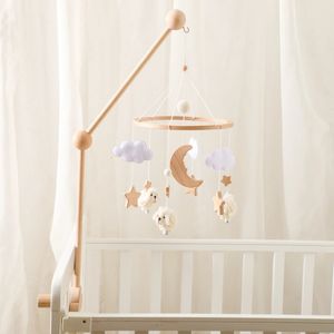 Mobiles en bois bébé hochet mobile 012mONTH Soft Felt Cartoon Mouton Star Moon Born Music Box Hanging Bed Bell Crib Bracket Toy 231017