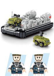 Modelboot Aangepast DIY-speelgoed Bouwblokschip 686PCS Moc Brick Luchtkussen Landingsvaartuig Lepin Brick Ship Model Kit Militair figuurspeelgoed voor 5-jarige jongen Kerstcadeaus