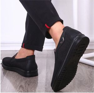 Modèle de créateur formel gai man chaussures noires pointes poitrines banquets de fête adapter les hommes du talon des affaires sabot respirant chaussure 38-50 soft