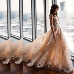 Moden Champagne Tulle Vestidos de novia sin tirantes Hermosos apliques de encaje Una línea Vestido de novia de boda Novia personalizada