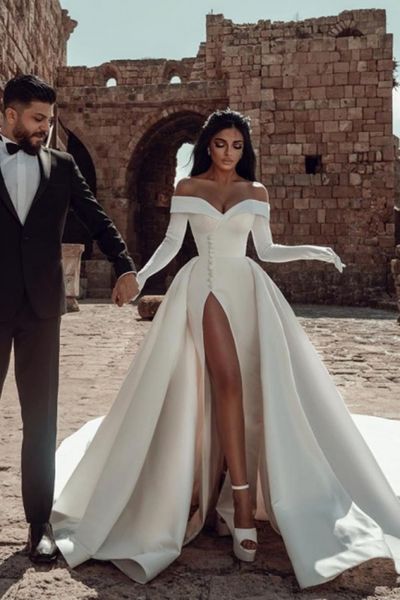 Árabe moderno Dubai Satén A-Line Vestidos de novia Fuera del hombro Manga corta Simples Jardín Vestidos de novia Sexy High Split Tren largo Vestido de novia Robe De Mariee Button