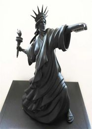 Statue d'art moderne de la liberté Torche Torche Black Color Riot of Liberty London Art Fair Resin Sculpture Home Decor Creative Gift9997460