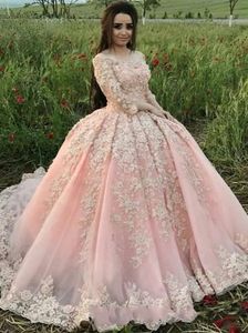 Robes de robe de bal de quinceanera blush moderne sur l'épaule 3/4 manches longues appliques blanches en tulle fleurs fête des robes de soirée de bal