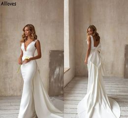 Vestidos de novia de sirena con cuello en V profundo y moderno con lazo grande Vestidos de novia elegantes de satén Boho Jardín Tren de barrido Sexy Espalda abierta Moda Novia Robes de Mariee CL1587