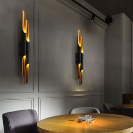 Lámpara de diseño moderno Delightfull Coltrane Lámpara de pared Lámpara de pared inclinada de oro negro Luces de tubo de aluminio arriba y abajo 228b