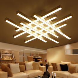 Lámpara de luz de techo LED moderna con control remoto Candelabros simples elegantes Blanco Cuerpo negro creativo para dormitorio sala de estar