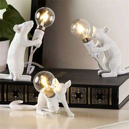 Moderne LED -tafellichten Hars Rat Cat Squirrel Led Night Lights Mouse tafellampen Home Decor Desk Lamp -verlichting van muizenlampen Home Decor Lighting Affures 240408