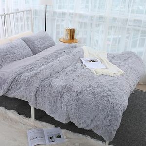 Ensembles de literie en fausse fourrure en peluche de luxe moderne housse de couette d'hiver en velours de couleur unie avec taie d'oreiller Twin Queen Size