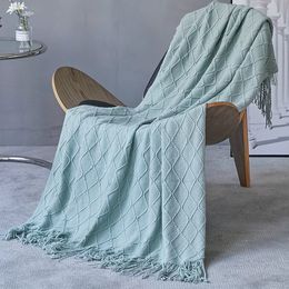 Couverture tricotée en forme de diamant, style ins moderne et minimaliste, couleur unie, modèle de chambre, extrémité de lit avec couvertures