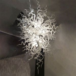 Lámpara colgante moderna Bombillas de luz LED Lámpara de araña de vidrio soplado a mano Iluminación 32 por 48 pulgadas Lámparas personalizadas de color blanco y negro para la decoración de arte de Villa Big House