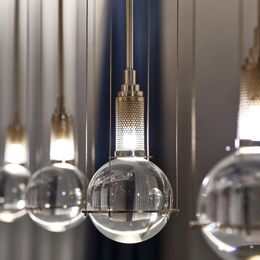 Pendante moderne LED Éclairage suspendu Aménagement de restauration Restauration de salle de vie minimaliste Boule de lit Crystal Ball Lampe intérieure