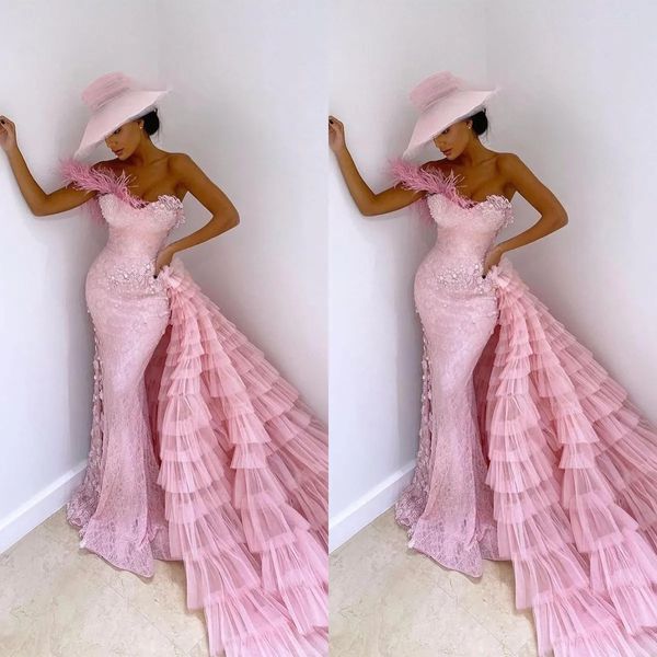 Vestidos de fiesta de sirena de encaje rosa modernos para mujeres árabes 2023 Un hombro de talla grande con tren de sobrefalda Vestidos para ocasiones de noche formales