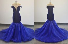 Modern Royal Blue Velvet Mermaid Avond Prom Dresses Cheap Long Off the Shoulder Deep V Neck Beads Sequins Organza Sweep Train Formele jurken