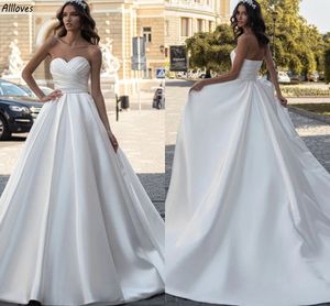 Robes de mariée en satin simples et modestes Une ligne chérie plissée élégante Boho jardin robes de mariée sans noir longue cour train mariée grande taille robes de réception CL0247