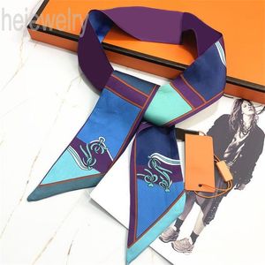 Foulard en soie moderne avec des foulards à motifs d'animaux accessoires de mode de créateur pour laides cou tête porter une écharpe de luxe lisse deisnger exquis comme cadeau PJ076 B23