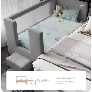 Lit d'enfant en bois massif moderne pour la chambre bébé élargi lit d'enfants couverts de doux avec un lit créatif hontant en maille pour canapé-lit pour canapé-lit