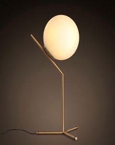 Lampe de table en verre blanc moderne globe de lampe à laiton LED BRASS LAMPE LAMPE SALLE TA0683706814