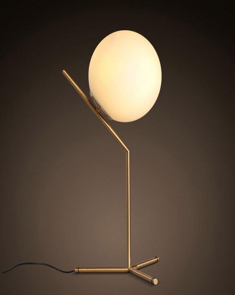 Lampe de table en verre blanc moderne globe de lampe à laiton LED BRASS LAMPE LAMPE SALLE TA0683706814