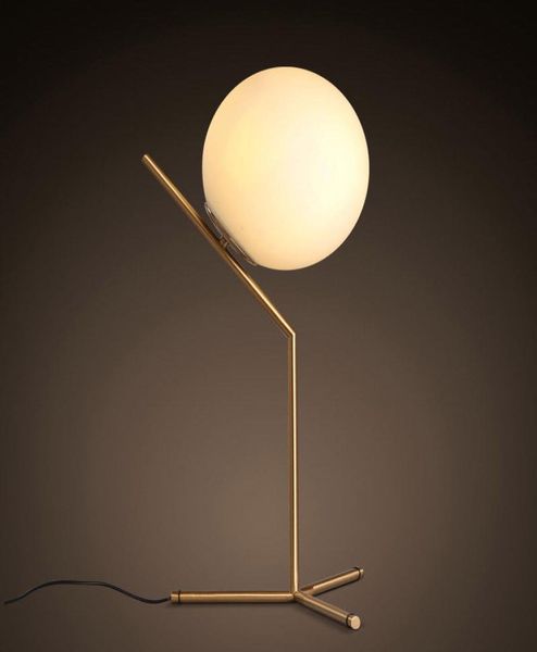 Lampe de table en verre blanc moderne Globe Shade LED BRASS BRAST LAMPE LAMPE SALLE SOIX TA0685002853