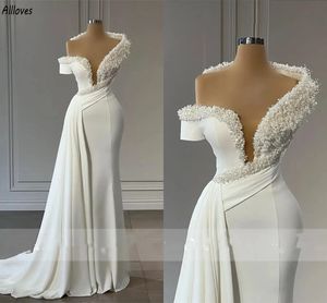 Robes de mariée sirène en satin blanc moderne superbes perles épaules dénudées robes de mariée de créateur Boho jardin balayage train Peplum robes de mariée élégantes de Mariee CL3147