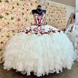 Modern Wit Sweetheart Bodice Quinceanera Dresses Wtih Medallions 3D Floral Applique Borduurwerk Rok Charro Quinceanera Ball Gown Vestidos de