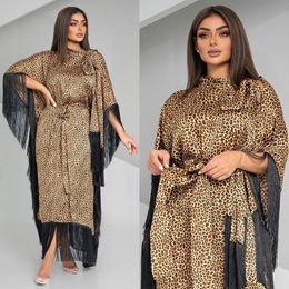 Moderne Damesmode Avondjurk Vleermuismouwen Kwastjes Kaftan Luipaardprint Feestjurken Elegant Arabisch Dubai Gewaad met Riem Abaya