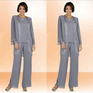 Modeste 2019 Gris Mousseline De Soie Mère De La Mariée Pantalon Costumes Avec Veste À Manches Longues Col De Bijoux Colonne Broderie Gris Costumes Formels Sur Mesure