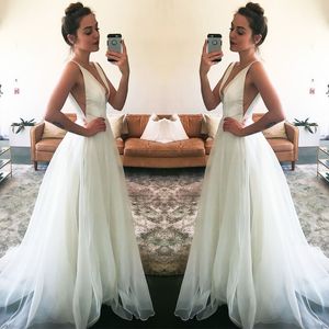 Modesto 2018 Vestidos de novia atractivos de la playa de Boho Barato Cuello en V profundo Falda de tul superior de satén Vestidos de novia largos por encargo de China EN2091