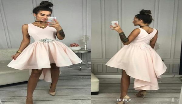 Vestidos de fiesta de cóctel cortos, modestos, una línea, fajín con cuello en V, satén con cuentas, vestido de fiesta sencillo Hi Lo, hecho a medida 4134957