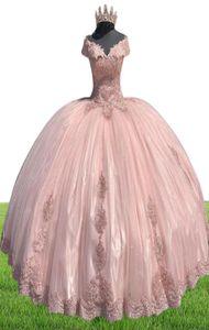 Bescheiden baljurk Quinceanera jurken van de schouderappliques kant zoet 16 goedkope feestjurk Vestido de 15 anos9429284