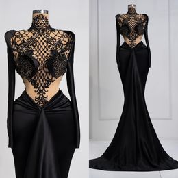 Modestes robes de bal en perle noire