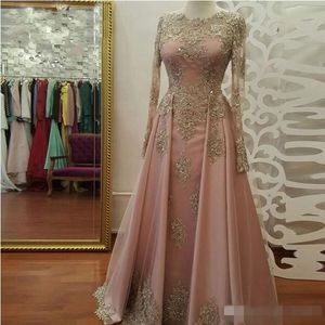 Modest Blush Long Pink Illusion Sleeves Robes Prom Robes Gold Lace Applique Scoop Neck 2019 Robes de fête sur mesure Soirée Forme Forme