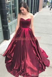 Bescheiden Dark Rood Prom Jurken Satijn Strapless Sweep Trein Ruched Plezes Custom Made Plus Size Avond Party Toga Formele Gelegenheid Dragen